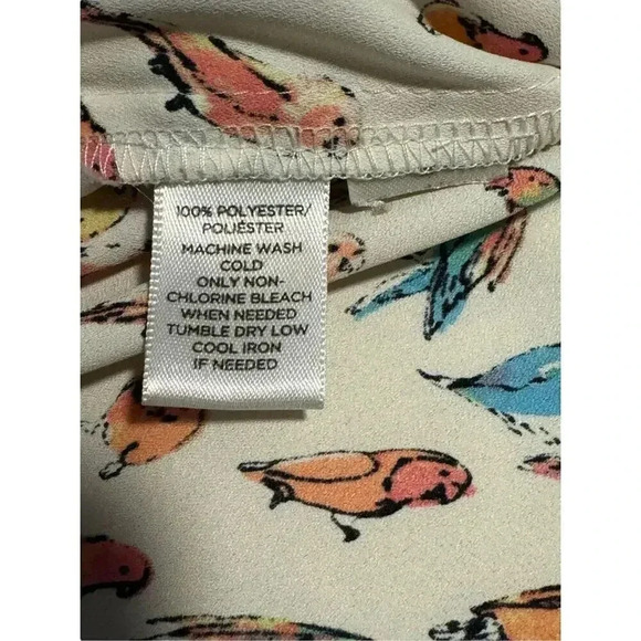 LOFT Petite Medium Colorful Parrot Single Pocket Short Sleeved Top - Picture 7 of 8